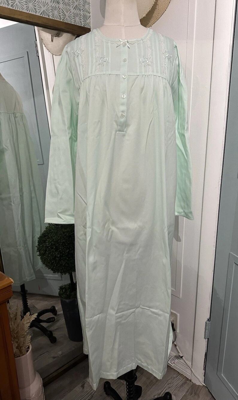 Miss Elaine Green Mint Nightgown Sleepwear Long Sleeve Embroidered Small EUC